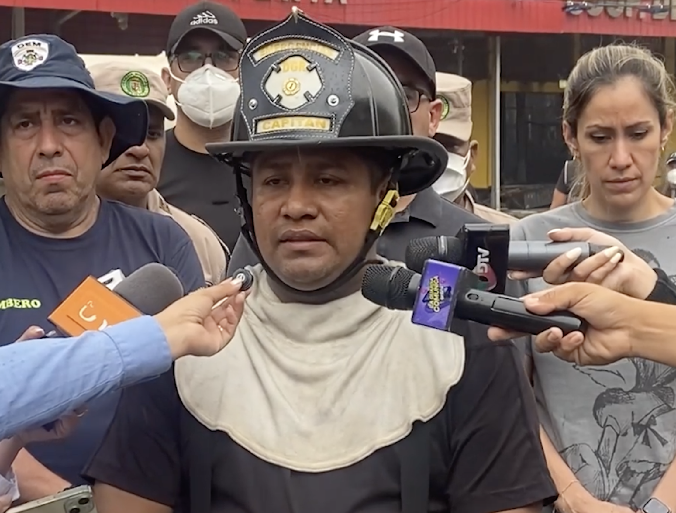 Imagen de noticia: Municipio mantiene despliegue continuo y trabajo interinstitucional para controlar el incendio en barrio lindo